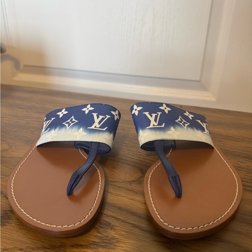 Louis Vuitton Navy and White Monogram Sandals NEVER WORN - Picture 3 of 6